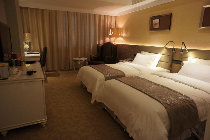  Fontainebleau International Hotel